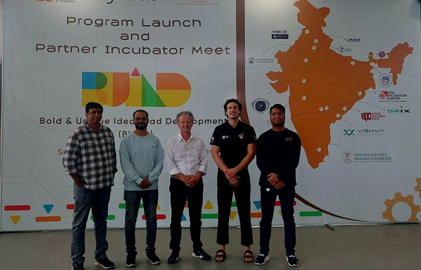 Équipes de Be Energy et de l’IIT Hyderabad lors du lancement du programme FASEP Regen India dédié au reconditionnement des batteries lithium-ion pour scooters électriques en Inde.